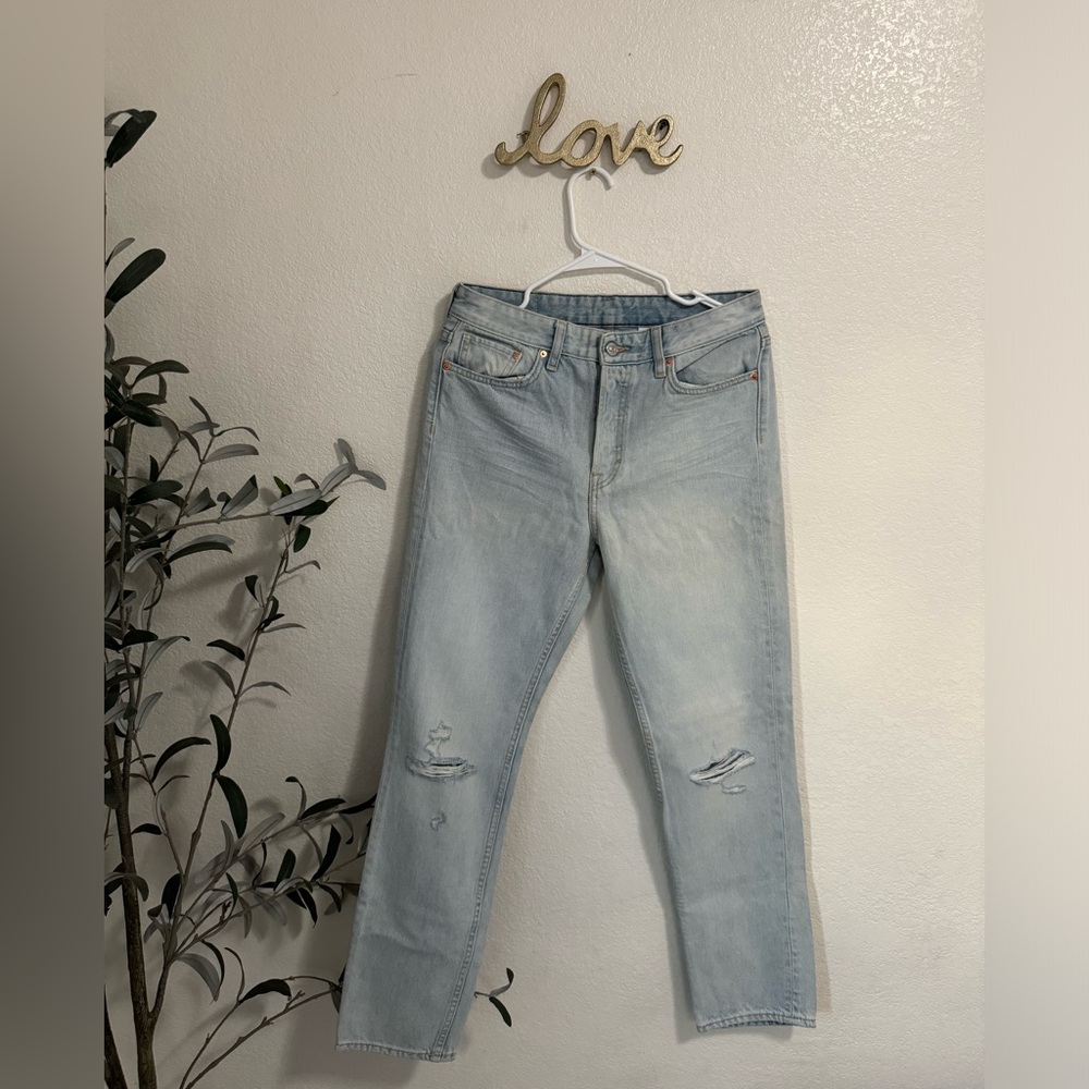 H&M LIGHT WASH JEANS